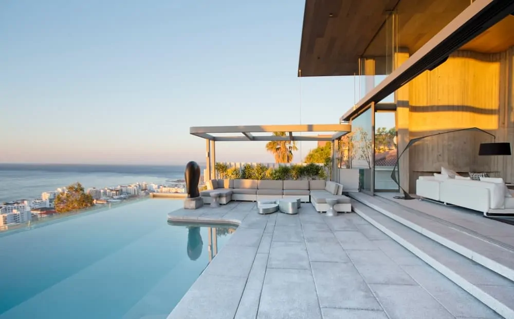 What’s the difference between an infinity edge and a knife-edge pool