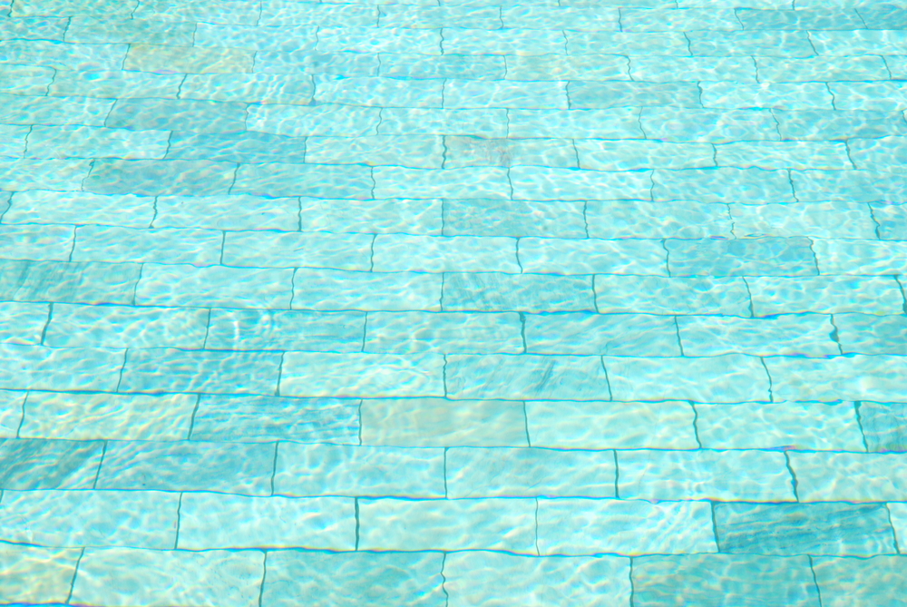 How does interior finish affect pool water color