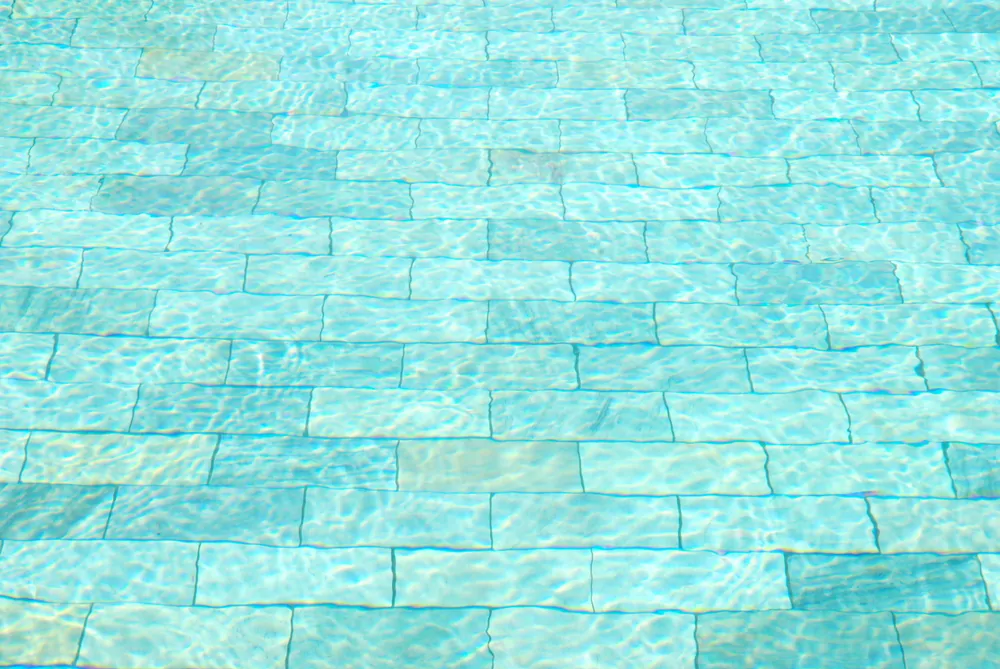 How does interior finish affect pool water color
